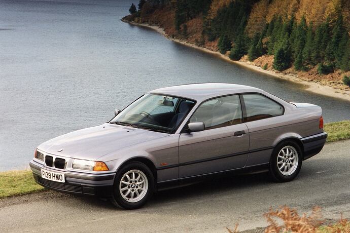 BMW-318is-Coupe-E36-2