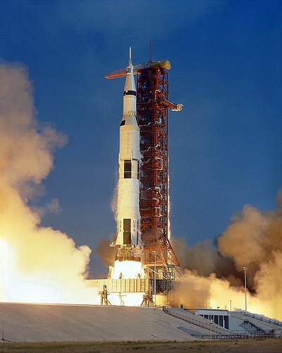 1200px-Apollo_11_Launch_-_GPN-2000-000630