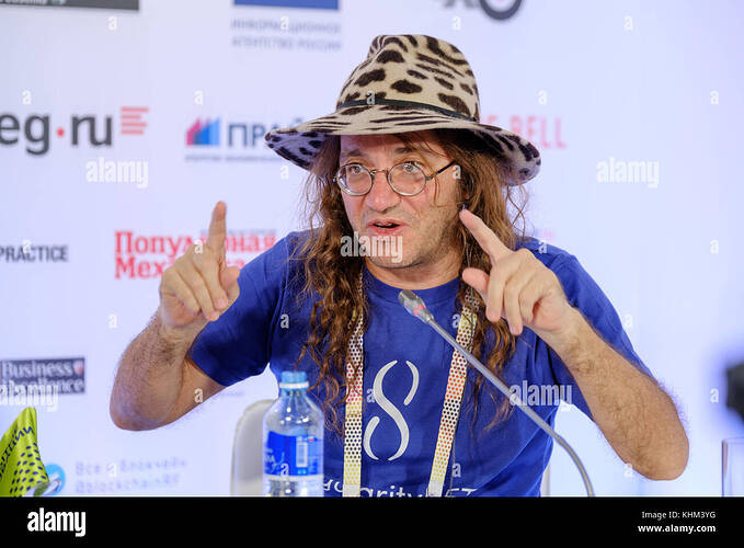 el-dr-ben-goertzel-ceo-de-singularitynet-al-abrir-la-conferencia-innovaciones-khm3yg